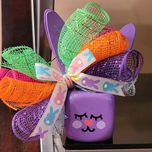 Small bunny decoration.